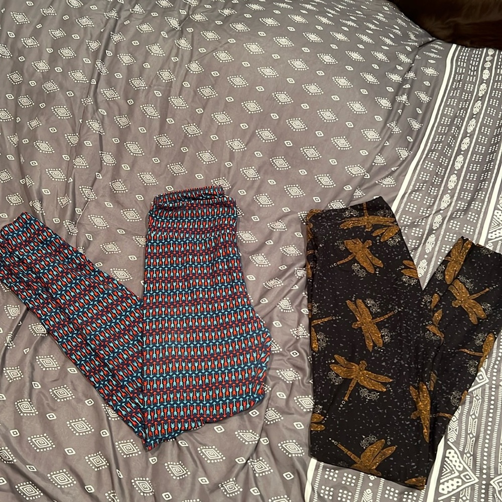 2 pairs of Lu La Roe leggings. New without tags